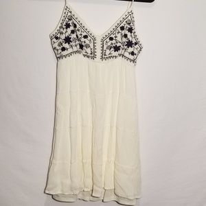 💥3/$20 Embroidered Dress